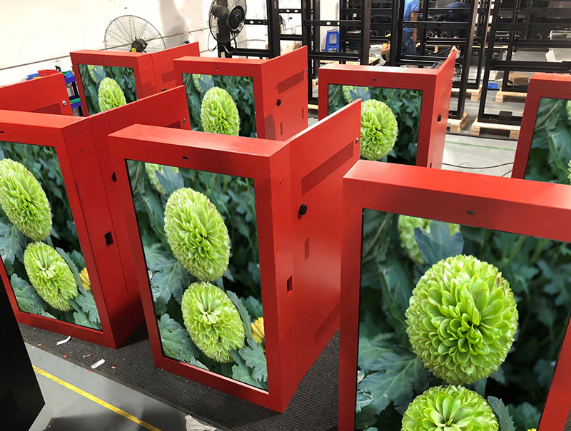 Dual screen <a href=https://www.dtlcdkiosk.com/Waterproof-Outdoor-Digital-Signage.html target='_blank'>Outdoor digital signage</a>